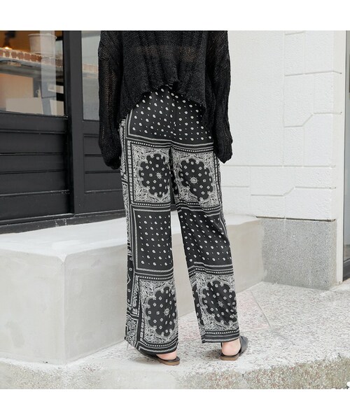 HOTPING(ホッピン)の「ペイズリーパターンワイドパンツ(その他パンツ・レディース・Black/Brown・XS-S/M-L/XL-2XL)」の1枚目の写真