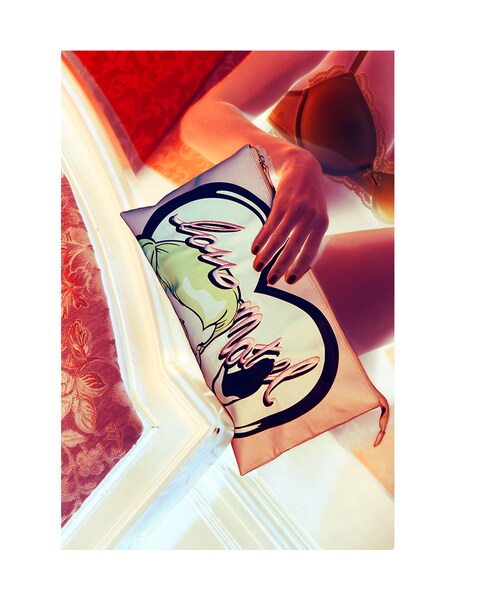 202FACTORY（202ファクトリー）の「LOVE MOTEL COMIC BOOK CLUTCH BAG（バッグ・レディース・その他・*38.5cm X 20cm）」の3枚目の写真