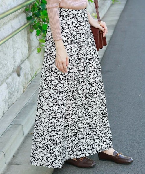 Crisp（クリスプ）の「フラワーフレアスカート[c2k2705b]（スカート・レディース・アイボリー/ブラック・FREE）」の2枚目の写真