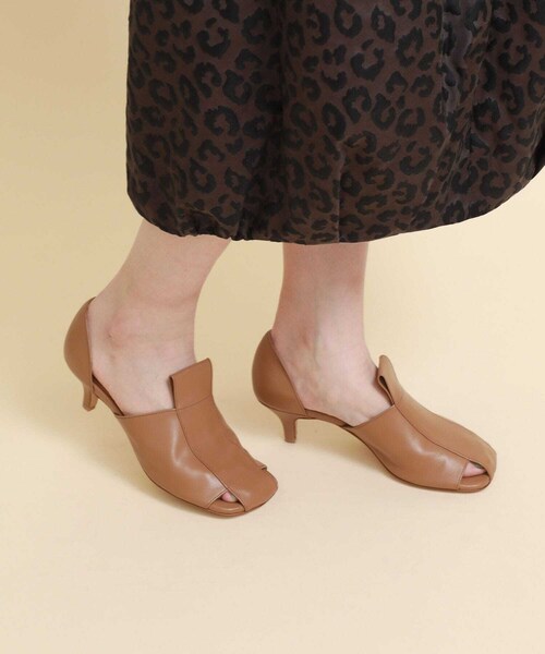 ELIN（エリン）の「スクエアトゥセパレートパンプス（シューズ・レディース・BLACK/BEIGE・XS/S/M）」の3枚目の写真