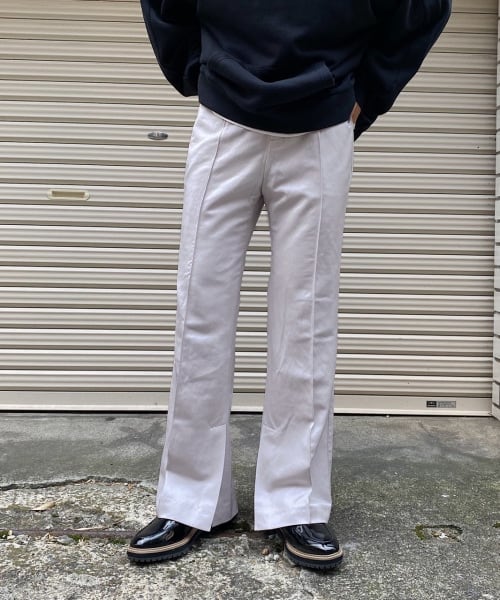 PAGEBOY(ページボーイ)の「サイドスリットフレアパンツ(パンツ・レディース・ブラック/グレージュ/ワインレッド・S/M)」の2枚目の写真