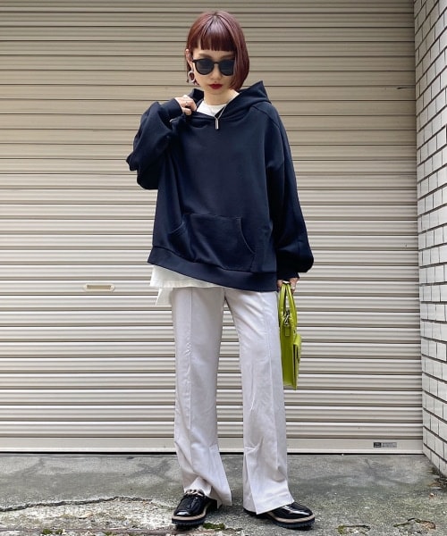 PAGEBOY(ページボーイ)の「サイドスリットフレアパンツ(パンツ・レディース・ブラック/グレージュ/ワインレッド・S/M)」の8枚目の写真
