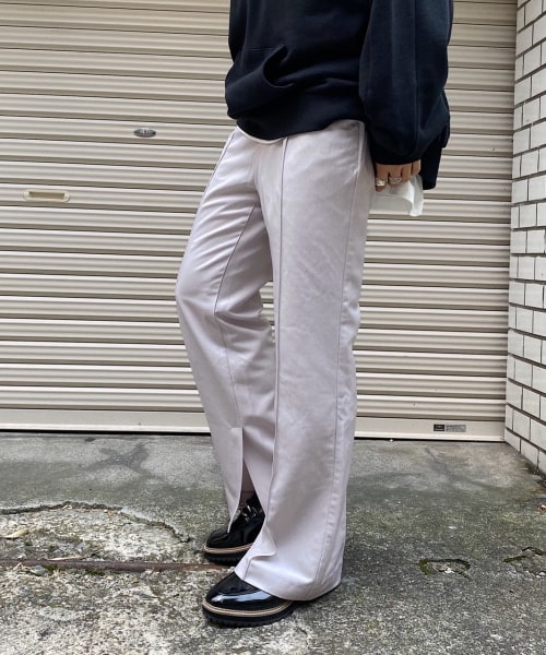 PAGEBOY(ページボーイ)の「サイドスリットフレアパンツ(パンツ・レディース・ブラック/グレージュ/ワインレッド・S/M)」の7枚目の写真
