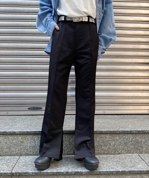 PAGEBOY(ページボーイ)の「サイドスリットフレアパンツ(パンツ・レディース・ブラック/グレージュ/ワインレッド・S/M)」の4枚目の写真