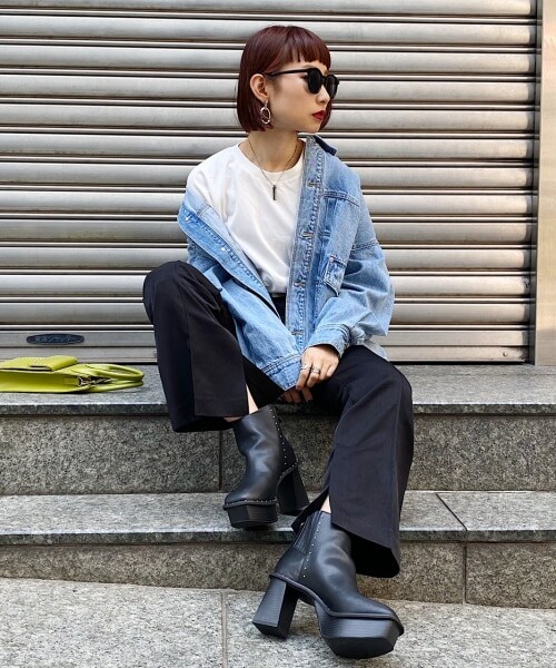 PAGEBOY(ページボーイ)の「サイドスリットフレアパンツ(パンツ・レディース・ブラック/グレージュ/ワインレッド・S/M)」の6枚目の写真