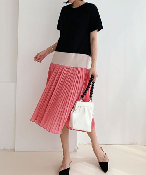 no brand（ノーブランド）の「バイカラー大人プリーツワンピース（ワンピース・レディース・その他）」の2枚目の写真