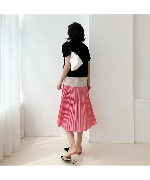 no brand（ノーブランド）の「バイカラー大人プリーツワンピース（ワンピース・レディース・その他）」の7枚目の写真