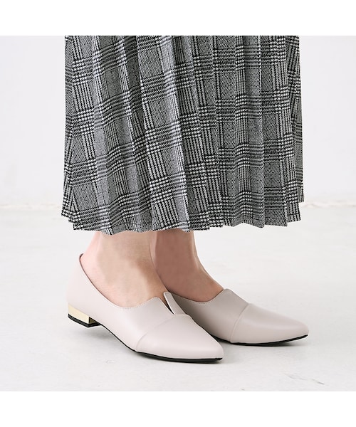 ORiental TRaffic(オリエンタルトラフィック)の「スリット切替フラットパンプス(その他・レディース・ブラック/ガンメタル/グレー・34(22.0cm)/35(22.5cm)/36(23.0cm)/37(23.5cm)/38(24.0cm)/39(24.5cm)/40(25.0cm)/41(25.5cm)/42(26.0cm))」の14枚目の写真