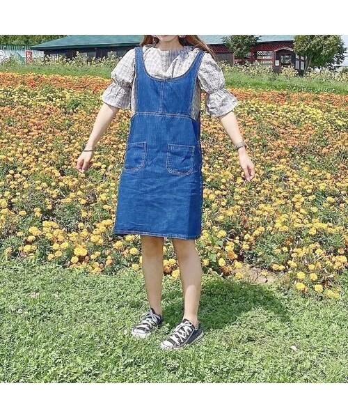 merrylatte(メリーラテ)の「デニムポケットジャンパースカート(つなぎ/オールインワン・レディース・ホワイト・S/M)」の1枚目の写真
