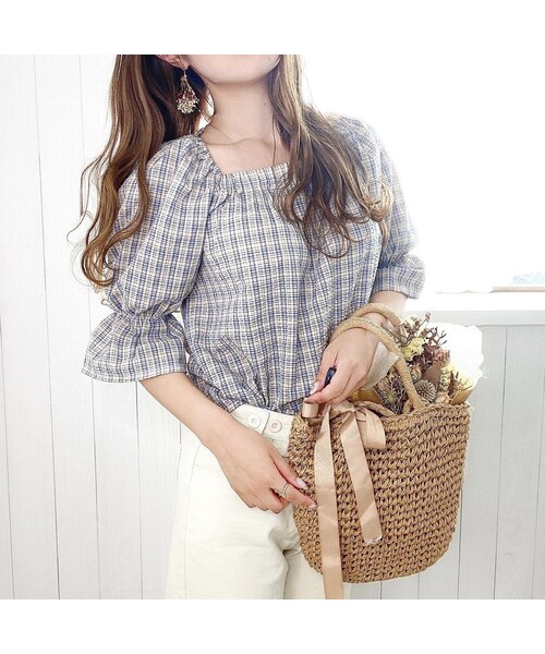 merrylatte(メリーラテ)の「ふんわりスリーブチェックブラウス(Tシャツ/カットソー・レディース・ブルー・S/M/L)」の1枚目の写真