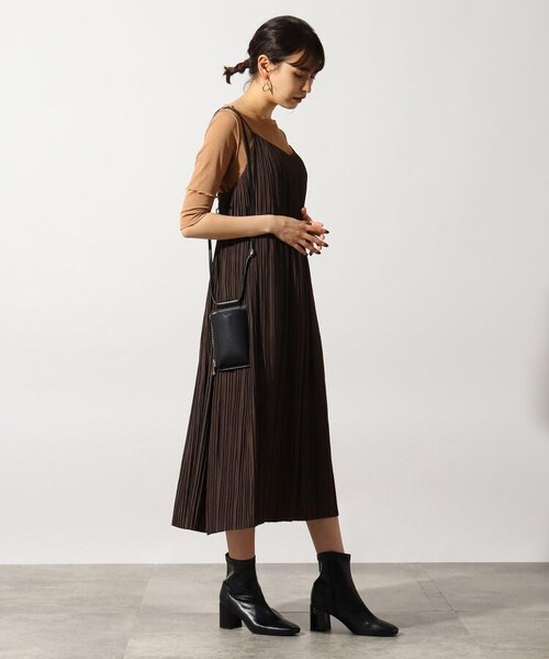 OZOC（オゾック）の「スマホショルダー（バッグ・レディース・ブラック(019)/ブラウン(042)/カーキ(027)/アイボリー(004)/ブラウン(142)・00）」の12枚目の写真