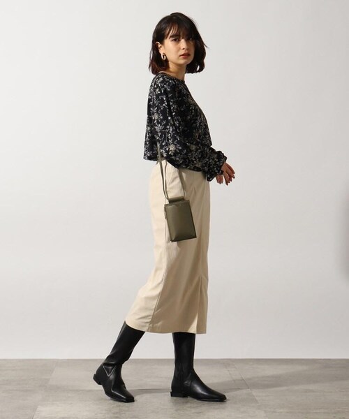 OZOC（オゾック）の「スマホショルダー（バッグ・レディース・ブラック(019)/ブラウン(042)/カーキ(027)/アイボリー(004)/ブラウン(142)・00）」の15枚目の写真