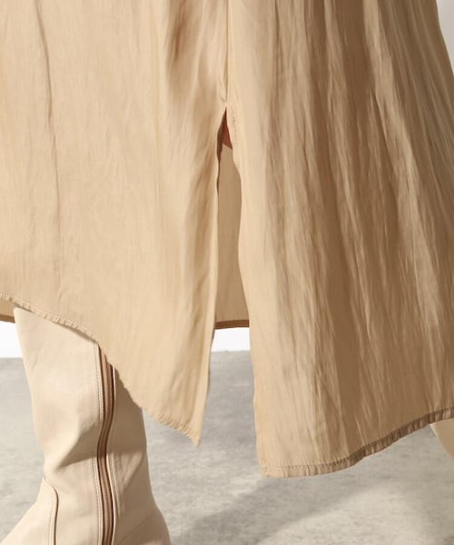 OZOC（オゾック）の「[洗える]サテンギャザーワンピース（ワンピース/ドレス・レディース・ライトベージュ(051)/ブラウン(042)/ライトパープル(081)・38(M)/40(L)）」の10枚目の写真