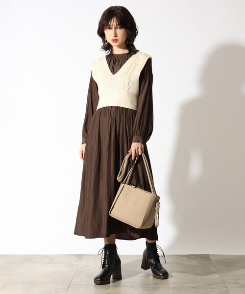 OZOC（オゾック）の「[洗える]サテンギャザーワンピース（ワンピース/ドレス・レディース・ライトベージュ(051)/ブラウン(042)/ライトパープル(081)・38(M)/40(L)）」の13枚目の写真