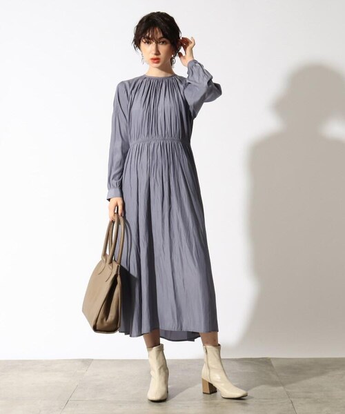 OZOC（オゾック）の「[洗える]サテンギャザーワンピース（ワンピース/ドレス・レディース・ライトベージュ(051)/ブラウン(042)/ライトパープル(081)・38(M)/40(L)）」の3枚目の写真