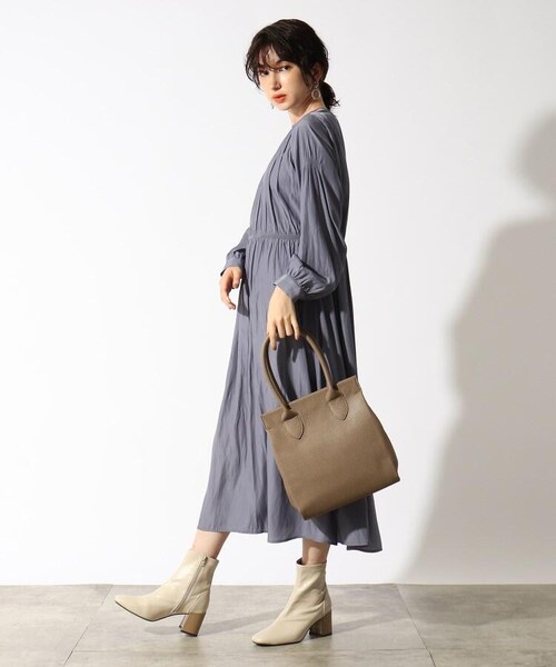 OZOC（オゾック）の「[洗える]サテンギャザーワンピース（ワンピース/ドレス・レディース・ライトベージュ(051)/ブラウン(042)/ライトパープル(081)・38(M)/40(L)）」の15枚目の写真