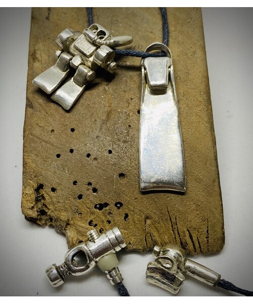 no brand（ノーブランド）の「スノーケリングフィン/フリーダイビングスタイル BULA!（ネックレス）」 WEAR