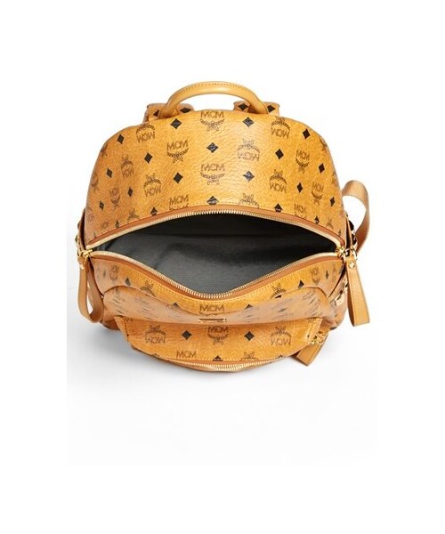 MCM（エムシーエム）の「MCM 'Stark - Visetos' Studded Backpack（その他ベビー用品・Cognac）」の4枚目の写真