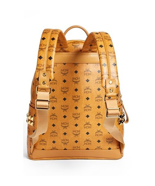 MCM（エムシーエム）の「MCM 'Stark - Visetos' Studded Backpack（その他ベビー用品・Cognac）」の2枚目の写真