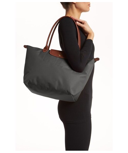 LONGCHAMP（ロンシャン）の「Longchamp 'Large Le Pliage' Tote（トートバッグ・Black/Deep Red/Gunmetal/Hydrangea/Mint/New Navy/Poppy/Slate/Beige/Amethyst）」の2枚目の写真
