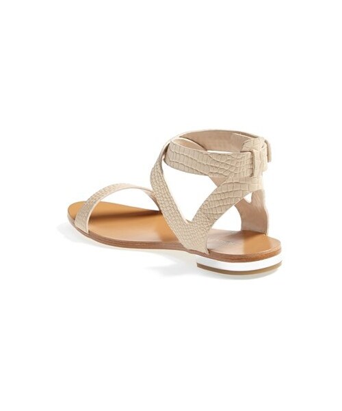 BCBGMAXAZRIA（ビーシービージーマックスアズリア）の「BCBG MAXAZRIA BCBGMAXAZRIA 'Brannon' Croc Embossed Flat Sandal（サンダル・Blue Depths/Beige・7.5 M/9 M/8 M/9.5 M/7 M/6.5 M/10 M/6 M/8.5 M）」の5枚目の写真