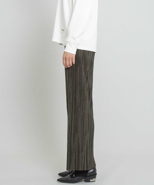 CLANE（クラネ）の「《STUDIOUS復刻別注》リラックスルーズプリーツパンツ（パンツ・レディース・BLACK/BEIGE/KHAKI・0/1）」の4枚目の写真