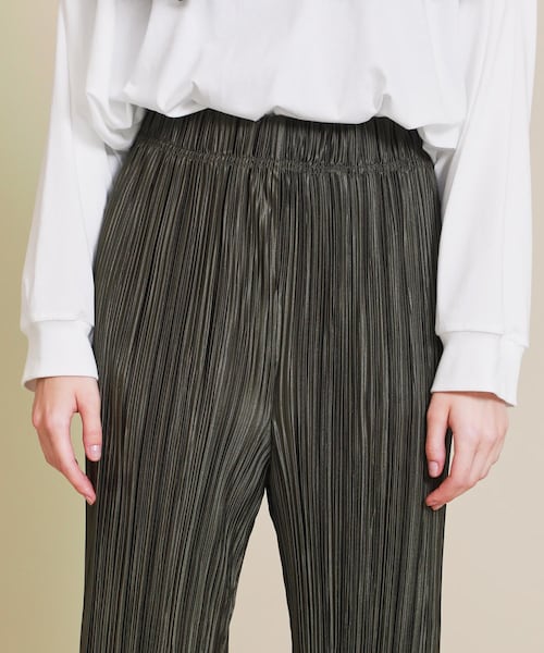 CLANE（クラネ）の「《STUDIOUS復刻別注》リラックスルーズプリーツパンツ（パンツ・レディース・BLACK/BEIGE/KHAKI・0/1）」の6枚目の写真