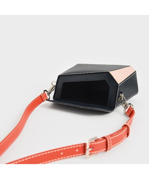 CHARLES & KEITH（チャールズ & キース）の「【2020 FALL】ツートーン ボクシーバッグ / Two-Tone Boxy Bag （Teal）（バッグ・レディース・Teal・S/FREE）」の8枚目の写真