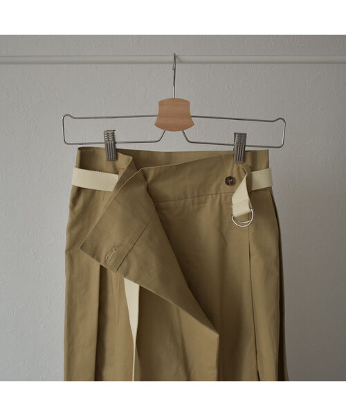 Lavish Gate(ラヴィッシュゲート)の「bottoms-07002 ベルト付き ラップ ワイドチノパンツ モカ ベージュ(チノパンツ・レディース・その他)」の11枚目の写真