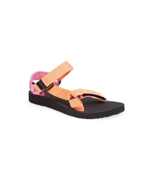 Teva（テバ）の「Teva 'Original Universal' Sandal (Women)（サンダル・Slate/White/ Black/Aqua Green/Black/Blue/ Pink/Coral/ Teal/Dark Pink/ Purple/Dark Purple/Enamel Blue/Green/ Blue/Melon Pink/Purple/ Black・7 M/6 M/9 M/11 M/10 M/8 M）」の5枚目の写真