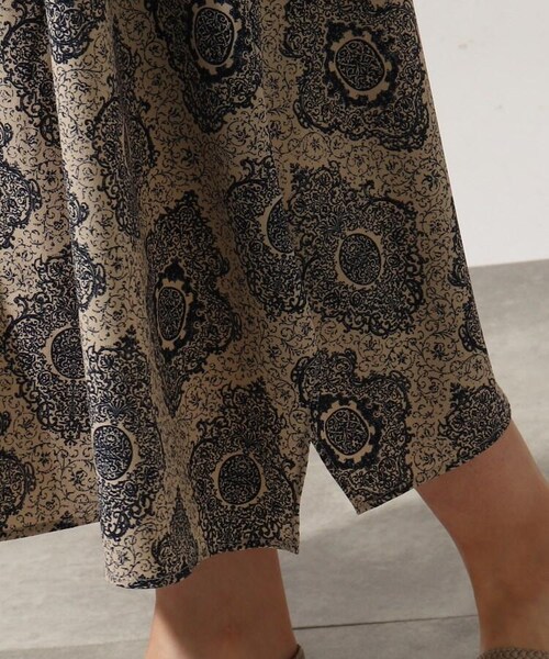 OZOC（オゾック）の「[洗える]イレヘム総柄スカート（スカート・レディース・ブラック(119)/カーキ(127)/ベージュ(152)/モデル情報:身長163cm 着用サイズ38(M)/モデル情報:身長167cm 着用サイズ38(M)・38(M)）」の8枚目の写真