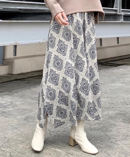 OZOC（オゾック）の「[洗える]イレヘム総柄スカート（スカート・レディース・ブラック(119)/カーキ(127)/ベージュ(152)/モデル情報:身長163cm 着用サイズ38(M)/モデル情報:身長167cm 着用サイズ38(M)・38(M)）」の19枚目の写真