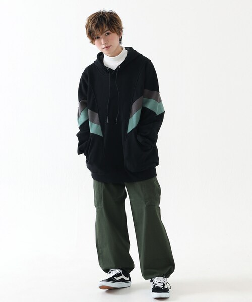 BOYSHE(ボーイシー)の「ワイドストレート カーゴパンツ カーキ(カーゴパンツ・レディース・その他)」の8枚目の写真