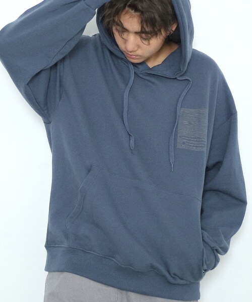 BOYSHE(ボーイシー)の「Trade Mark ビッグシルエット スウェットフード パーカー ネイビー(パーカー・レディース・その他)」の2枚目の写真