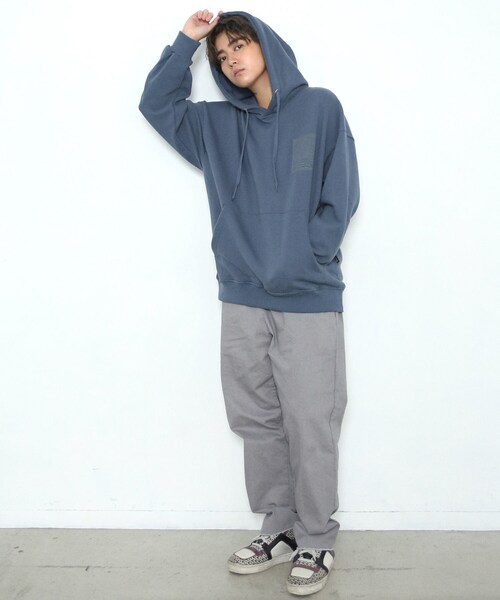 BOYSHE(ボーイシー)の「Trade Mark ビッグシルエット スウェットフード パーカー ネイビー(パーカー・レディース・その他)」の3枚目の写真