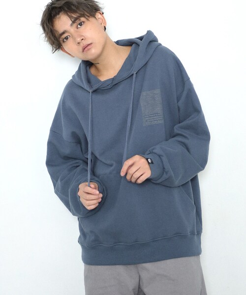 BOYSHE(ボーイシー)の「Trade Mark ビッグシルエット スウェットフード パーカー ネイビー(パーカー・レディース・その他)」の4枚目の写真