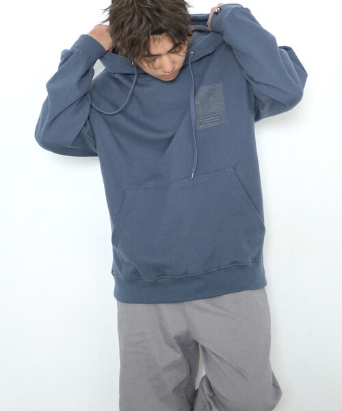 BOYSHE(ボーイシー)の「Trade Mark ビッグシルエット スウェットフード パーカー ネイビー(パーカー・レディース・その他)」の5枚目の写真