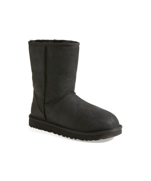 UGG(アグ)の「UGG® Australia 'Classic Short' Boot (Women)(ブーツ・Black/Brownstone・5 M/9 M/11 M/7 M/6 M/8 M/10 M)」の4枚目の写真