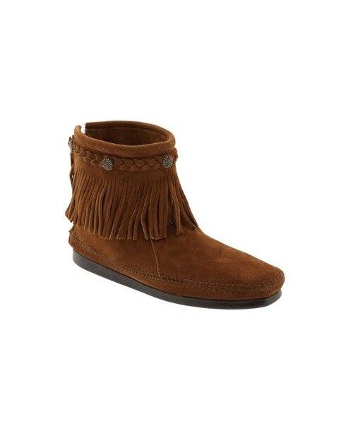 Minnetonka(ミネトンカ)の「Minnetonka Back Zip Ankle Boot(ブーツ・Taupe/Brown/Black/Grey・9.5 M/8.5 M/6.5 M/8 M/5.5 M/7 M/9 M/7.5 M/10 M/6 M/5 M/11 M)」の2枚目の写真