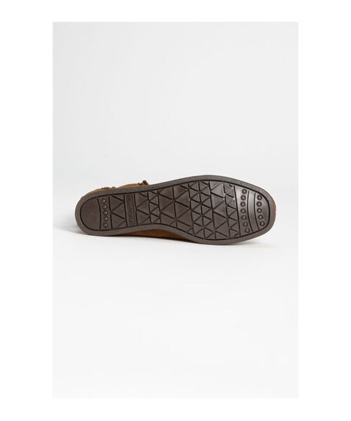 Minnetonka(ミネトンカ)の「Minnetonka Back Zip Ankle Boot(ブーツ・Taupe/Brown/Black/Grey・9.5 M/8.5 M/6.5 M/8 M/5.5 M/7 M/9 M/7.5 M/10 M/6 M/5 M/11 M)」の5枚目の写真