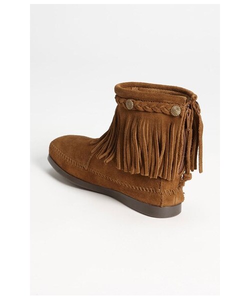 Minnetonka(ミネトンカ)の「Minnetonka Back Zip Ankle Boot(ブーツ・Taupe/Brown/Black/Grey・9.5 M/8.5 M/6.5 M/8 M/5.5 M/7 M/9 M/7.5 M/10 M/6 M/5 M/11 M)」の4枚目の写真