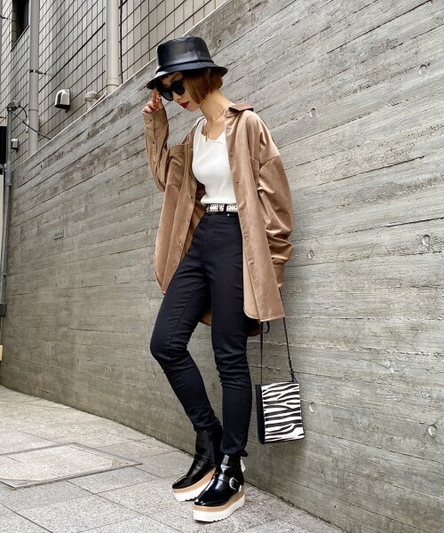 PAGEBOY（ページボーイ）の「ベルベットBIGシャツ（トップス・レディース・ブラック/グレージュ/マロン/シアン・F）」の13枚目の写真