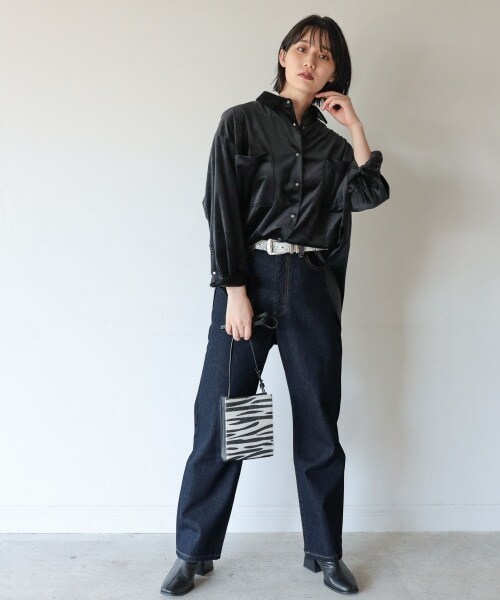 PAGEBOY（ページボーイ）の「ベルベットBIGシャツ（トップス・レディース・ブラック/グレージュ/マロン/シアン・F）」の7枚目の写真