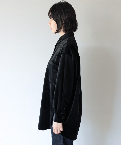 PAGEBOY（ページボーイ）の「ベルベットBIGシャツ（トップス・レディース・ブラック/グレージュ/マロン/シアン・F）」の18枚目の写真