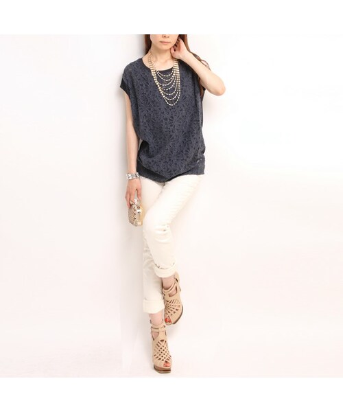 MURIEL&MERCURIA（マリエルアンドマキュリア）の「レースドッキングカットソーチュニック（Tシャツ/カットソー・レディース・BEIGE/NAVY・38）」の2枚目の写真