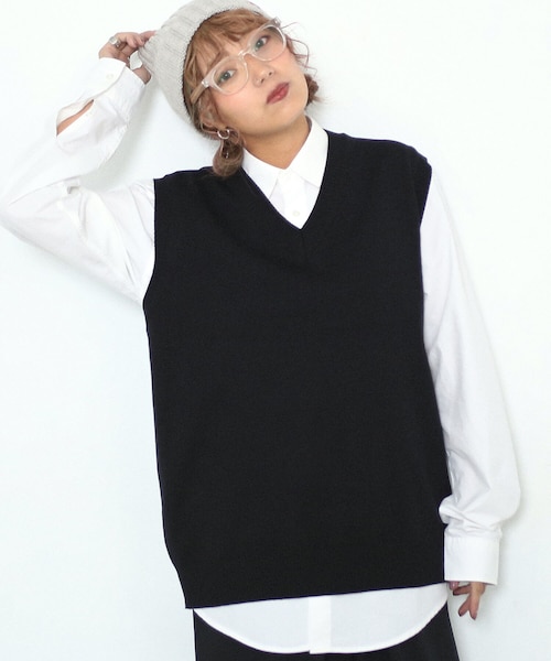 BOYSHE（ボーイシー）の「Vネック ニットプルオーバーベスト　ブラック（ベスト・レディース・その他）」の11枚目の写真