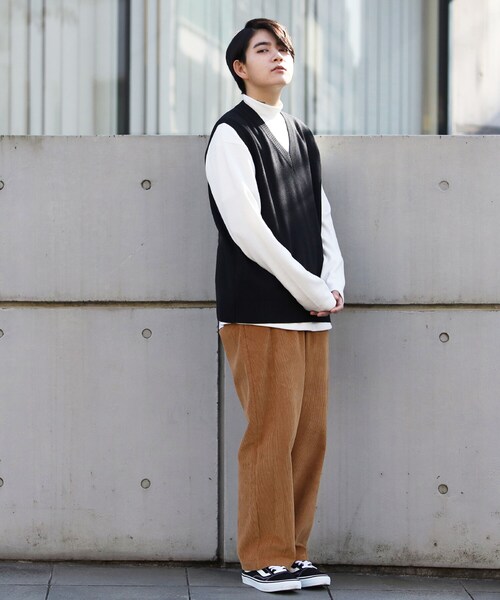 BOYSHE（ボーイシー）の「Vネック ニットプルオーバーベスト　ブラック（ベスト・レディース・その他）」の2枚目の写真