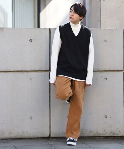 BOYSHE（ボーイシー）の「Vネック ニットプルオーバーベスト　ブラック（ベスト・レディース・その他）」の4枚目の写真