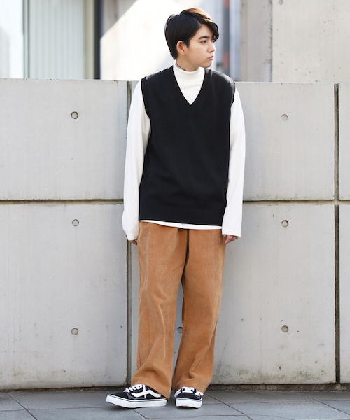 BOYSHE（ボーイシー）の「Vネック ニットプルオーバーベスト　ブラック（ベスト・レディース・その他）」の3枚目の写真