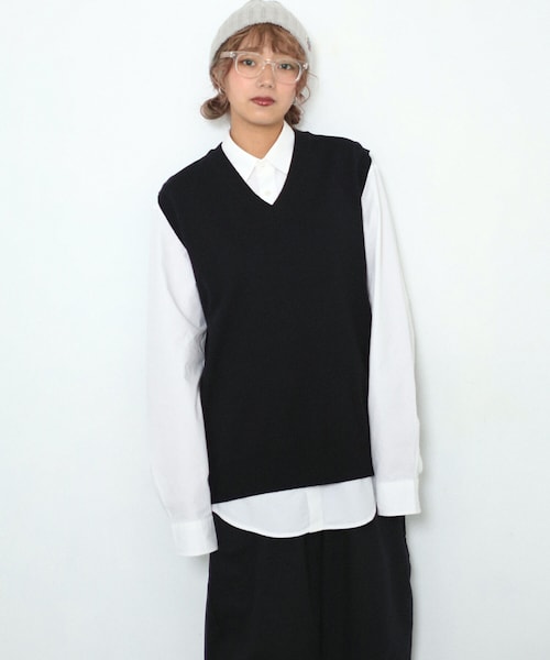 BOYSHE（ボーイシー）の「Vネック ニットプルオーバーベスト　ブラック（ベスト・レディース・その他）」の13枚目の写真